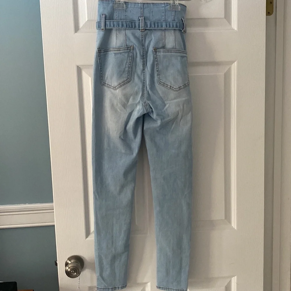 Hi rise belted light denim jeans - Picture 6 of 6